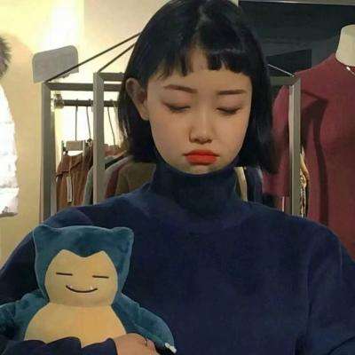美女把震动棒放进屁股里